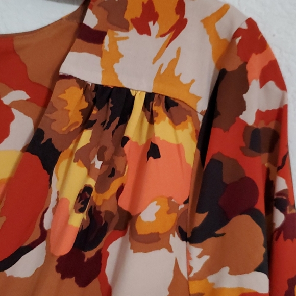 NEW YORK & CO. stretchy floral faux wrap dress brown tan orange Med. NWT - Picture 4 of 7